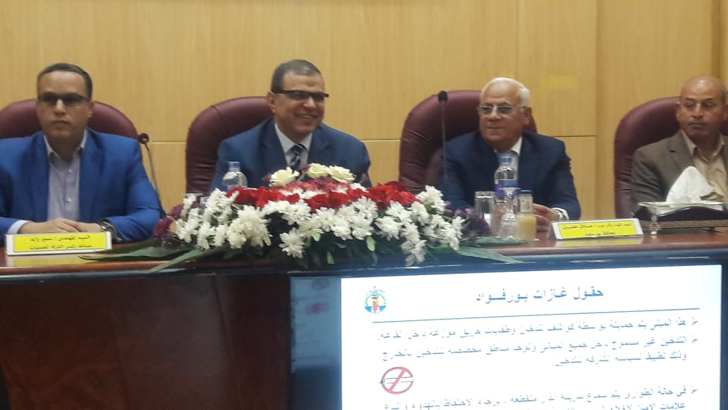 محمد سعفان وزير القوى العاملة واللواء عادل الغضبان محافظ بورسعيد (1)