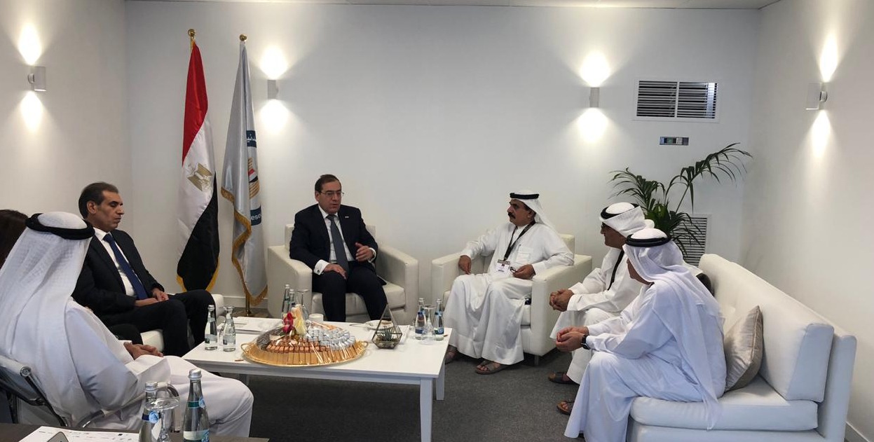 اجتماع وزير البترول مع مسئولي شركة دراجون أويل الإماراتية