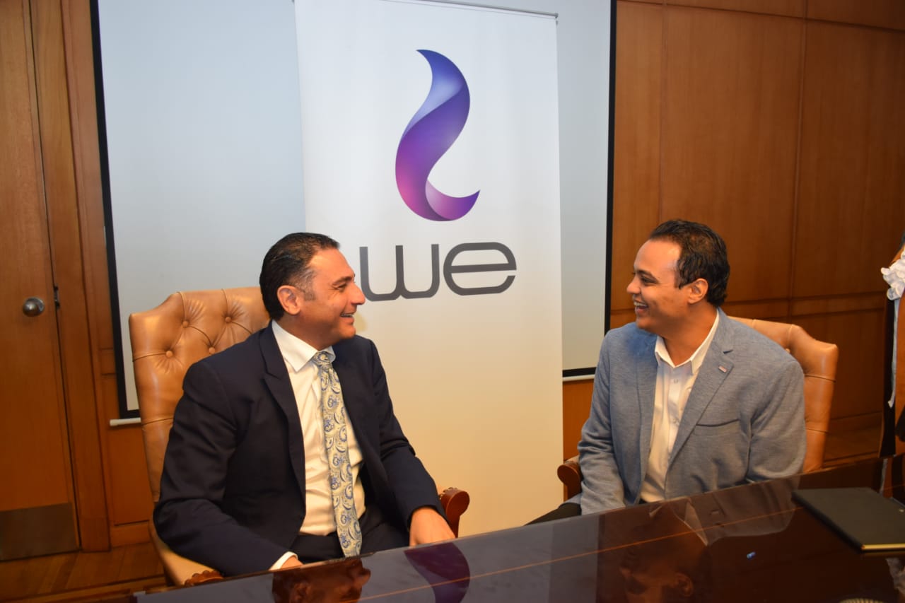 محرر دوت مصر مع المهندس أحمد البحيري الرئيس التنفيذي للشركة المصرية للاتصالات