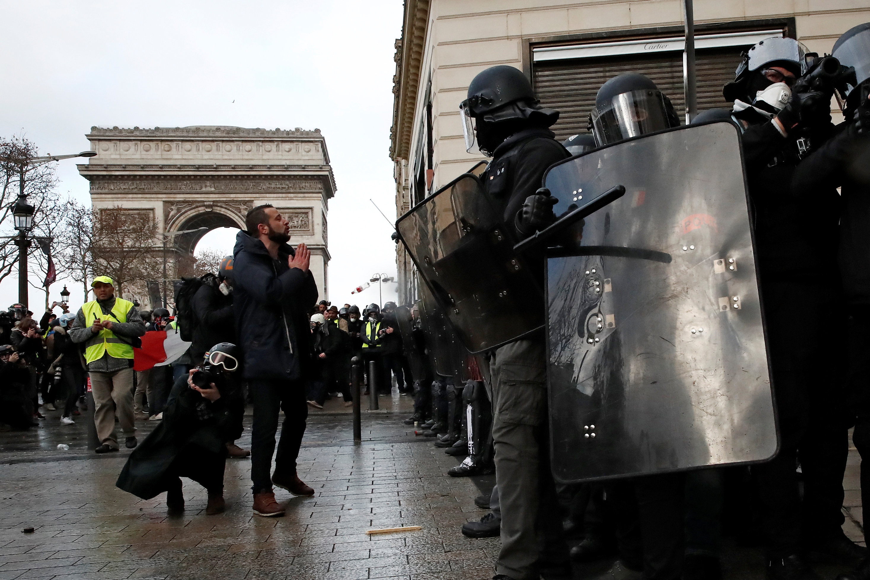 مظاهرات فرنسا (27)