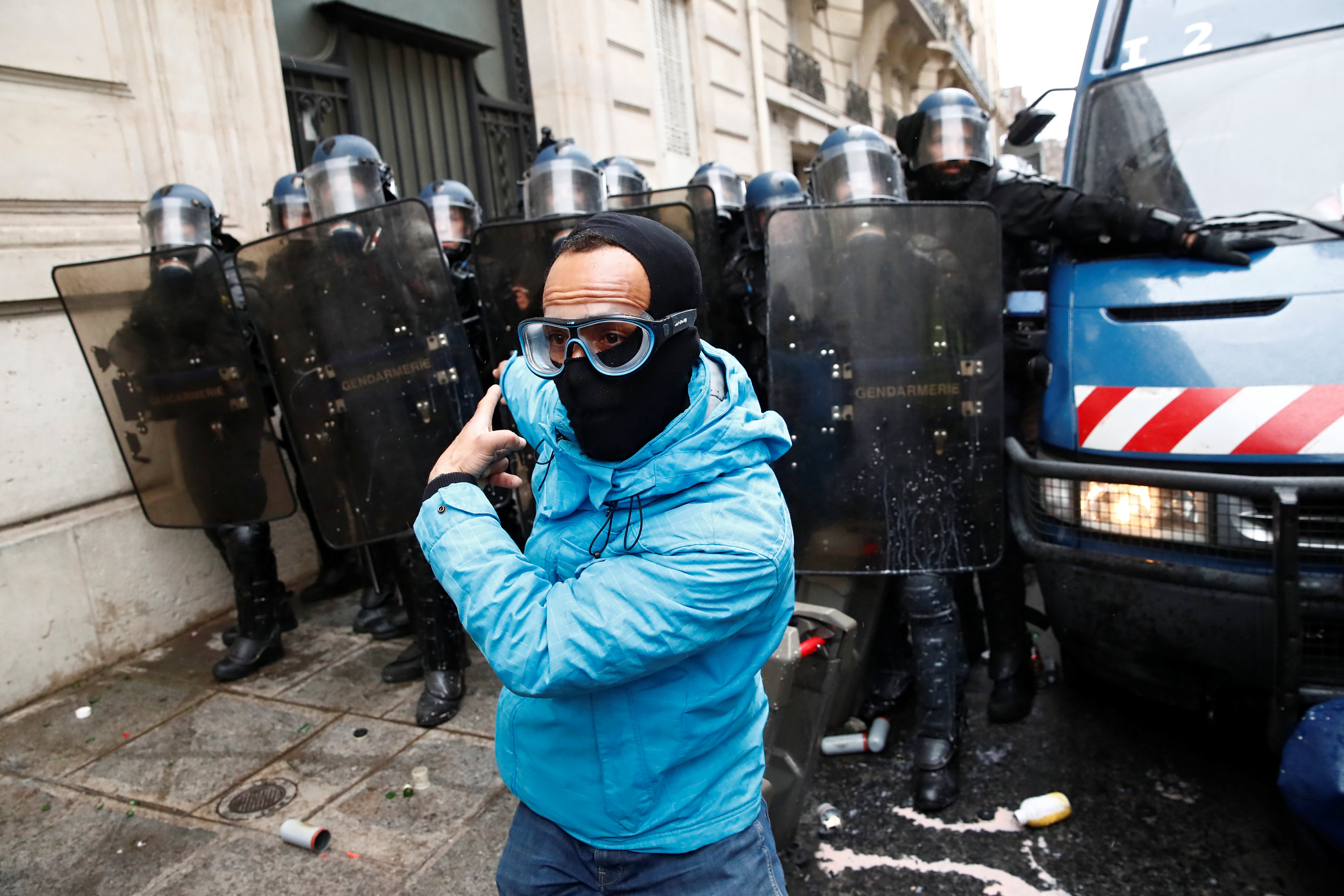 الشرطة الفرنسية تؤمن الشوارع