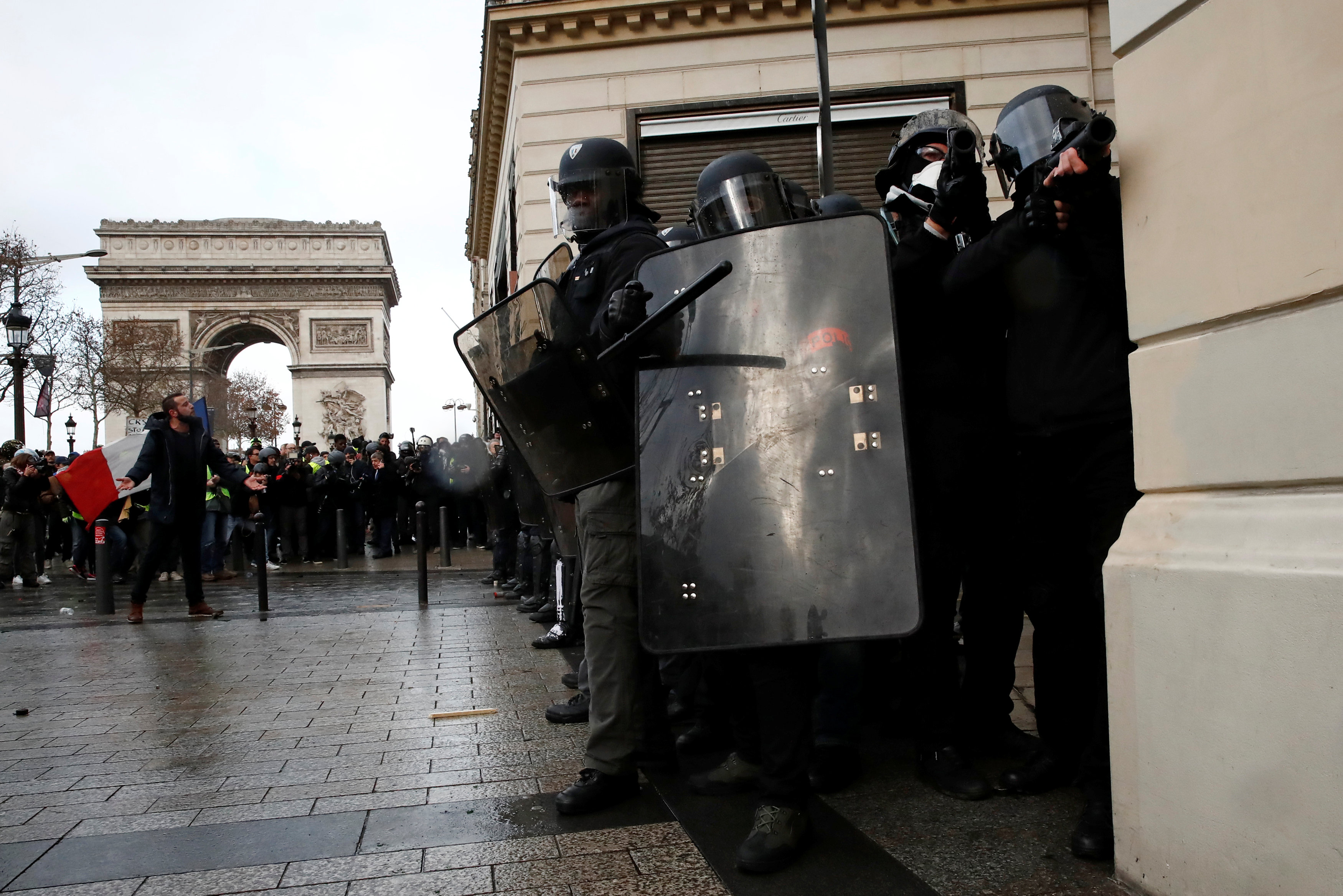 مظاهرات فرنسا (16)