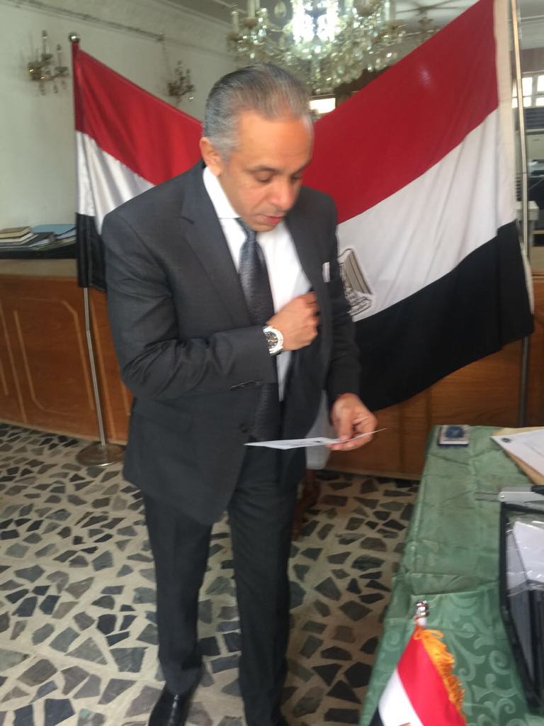 سفير صر بالعراق يدلي بصوتة فى الانتخابات الرئاسية