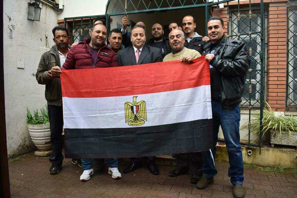 المصريون يدلون بأصواتهم فى الانتخابات بالجزائر