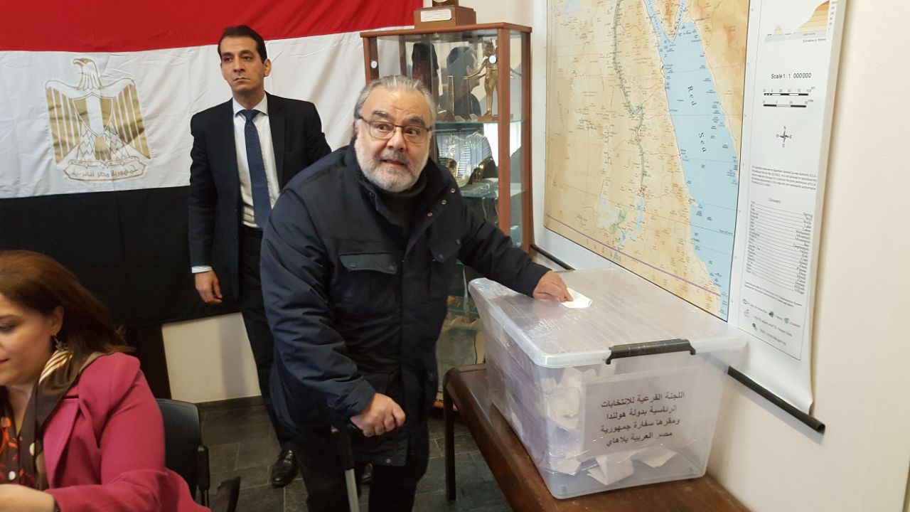 المصريون بهولندا يدلون بأصواتهم فى الانتخابات الرئاسية