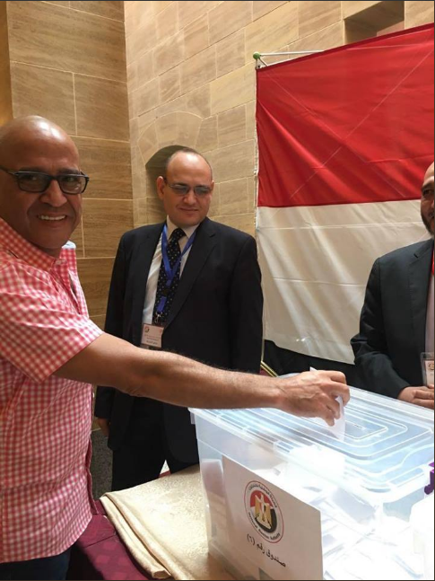 اشرف عبد الباقي يدلي بصوته في الانتخابات الرئاسية