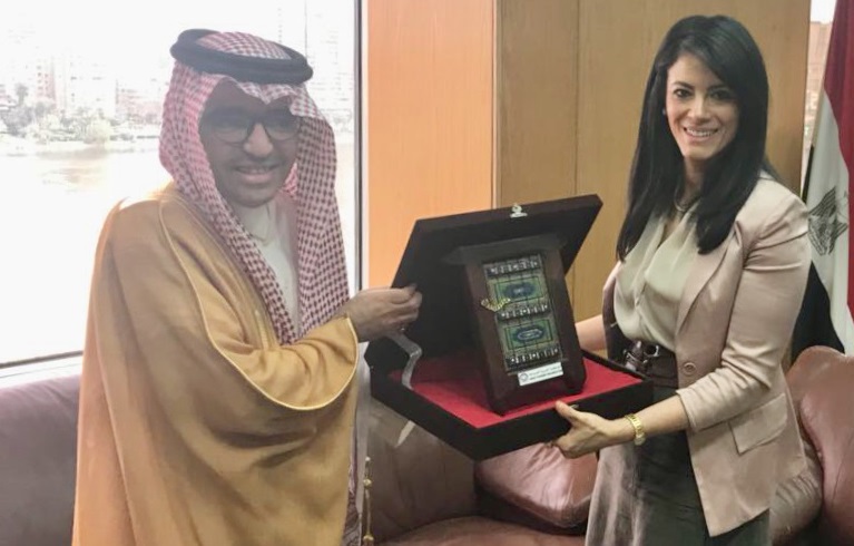 وزيرة السياحة رانيا المشاط و بندر بن فهد آل فهيد رئيس المنظمة العربية للسياحة 