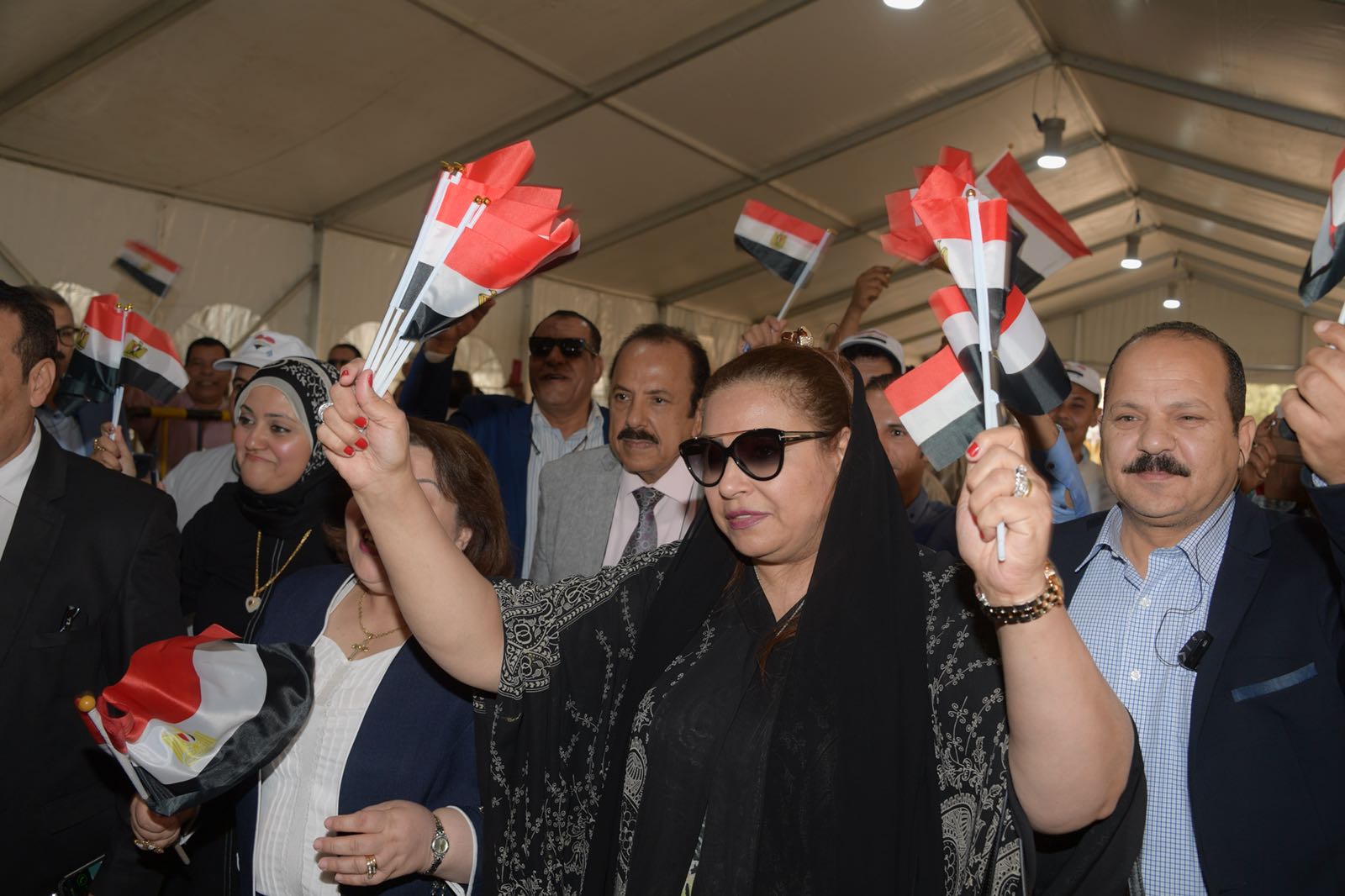النواب يشاركون الجالية المصرية بالانتخابات فى الكويت