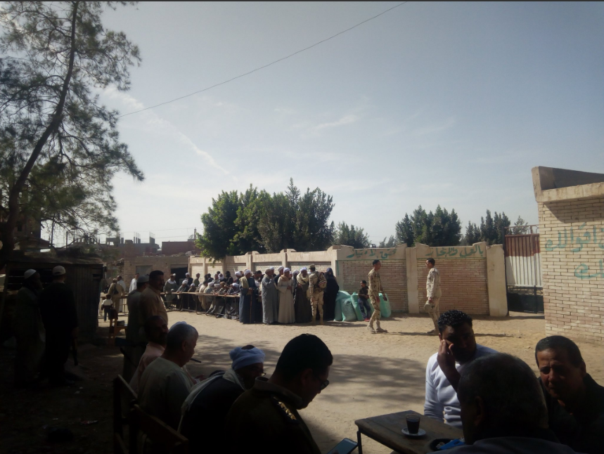 صورة أمام أحد المدارس التي تشهد انتخابات الرئاسة