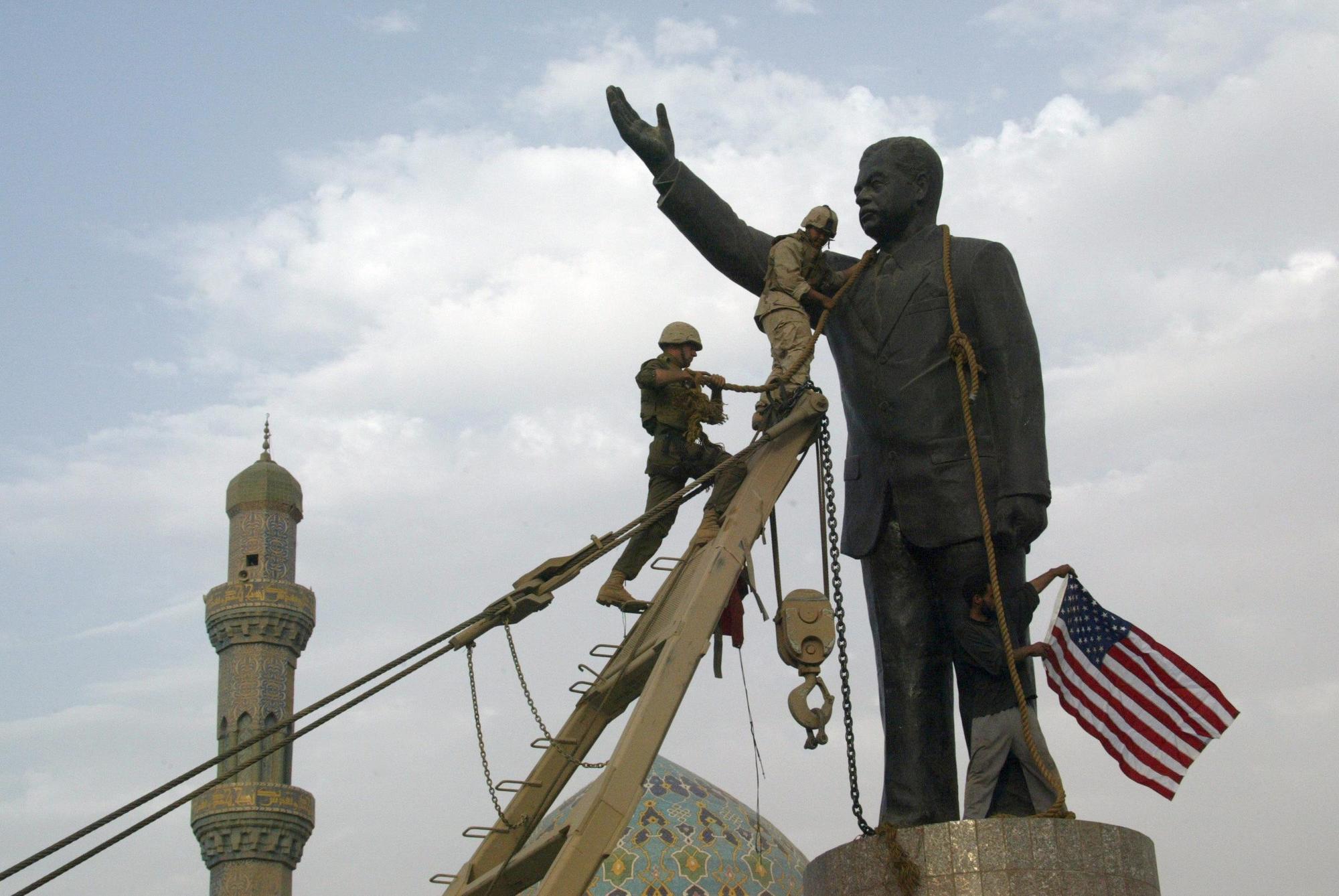 سقوط تمثال صدام