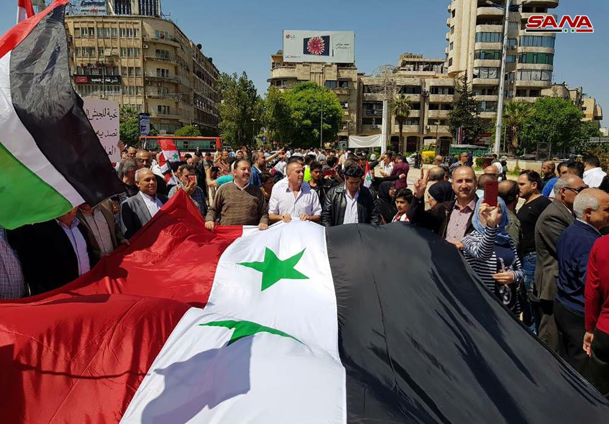 مواطنين سوريين ينددون بالهجوم العسكري على سوريا