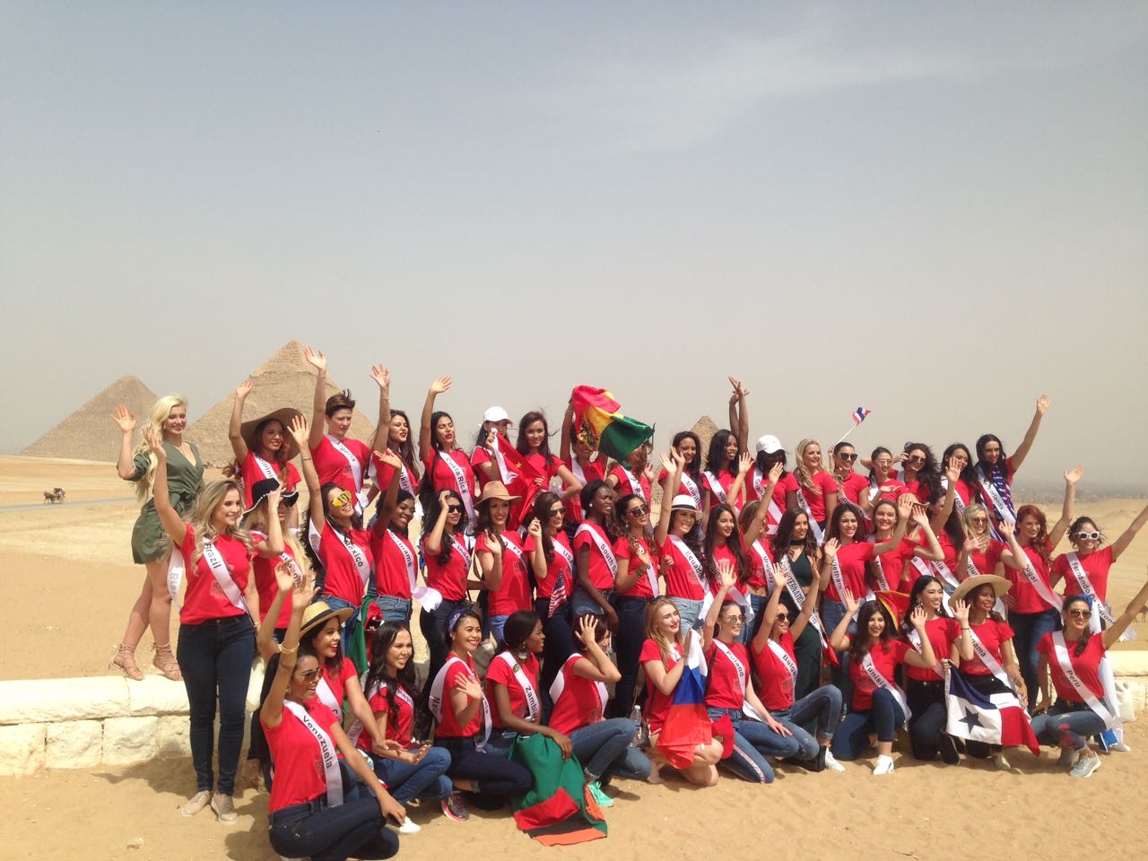 ملكات جمال العالم في منطقة أهرامات الجيزة (4)