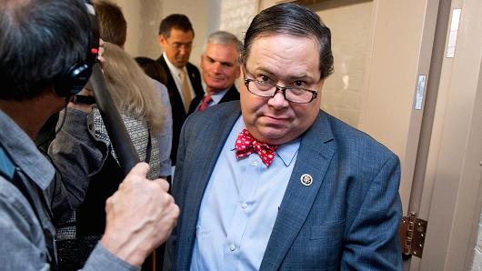 104874250-GettyImages-494487520-brent-farenthold.530x298