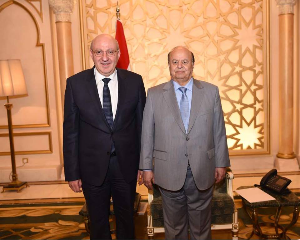 سفير مصر والرئيس اليمين
