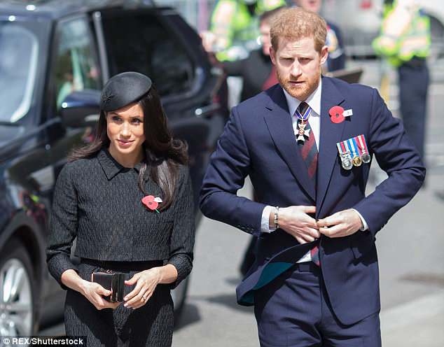 4C3B630900000578-5733373-Meghan_Markle_pleaded_with_her_father_to_walk_her_down_the_aisle-m-36_1526454799293