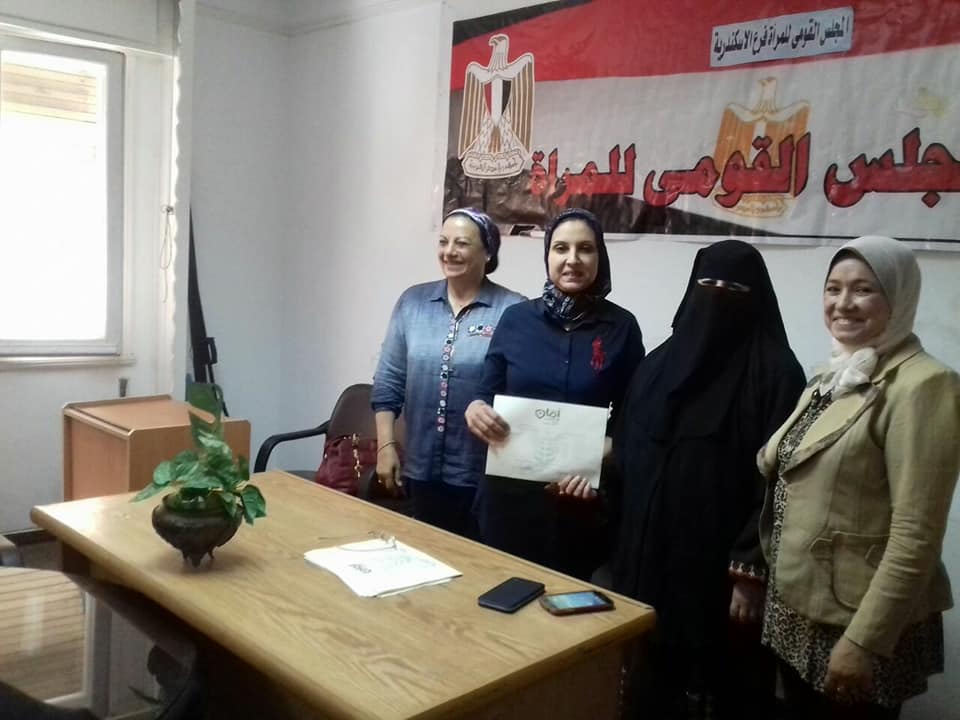 القومي للمرأة يوزع شهادت أمان بالإسكندرية 2