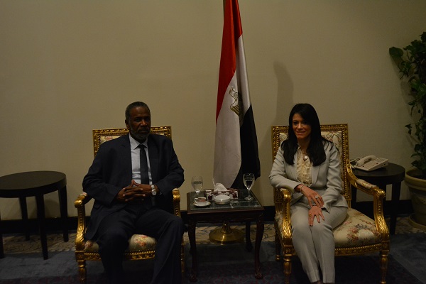 مع وزير السودان