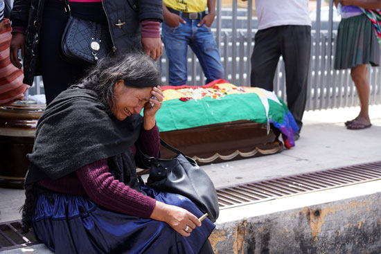 بوليفيا تشيع جثامين ضحايا الاشتباكات (3)