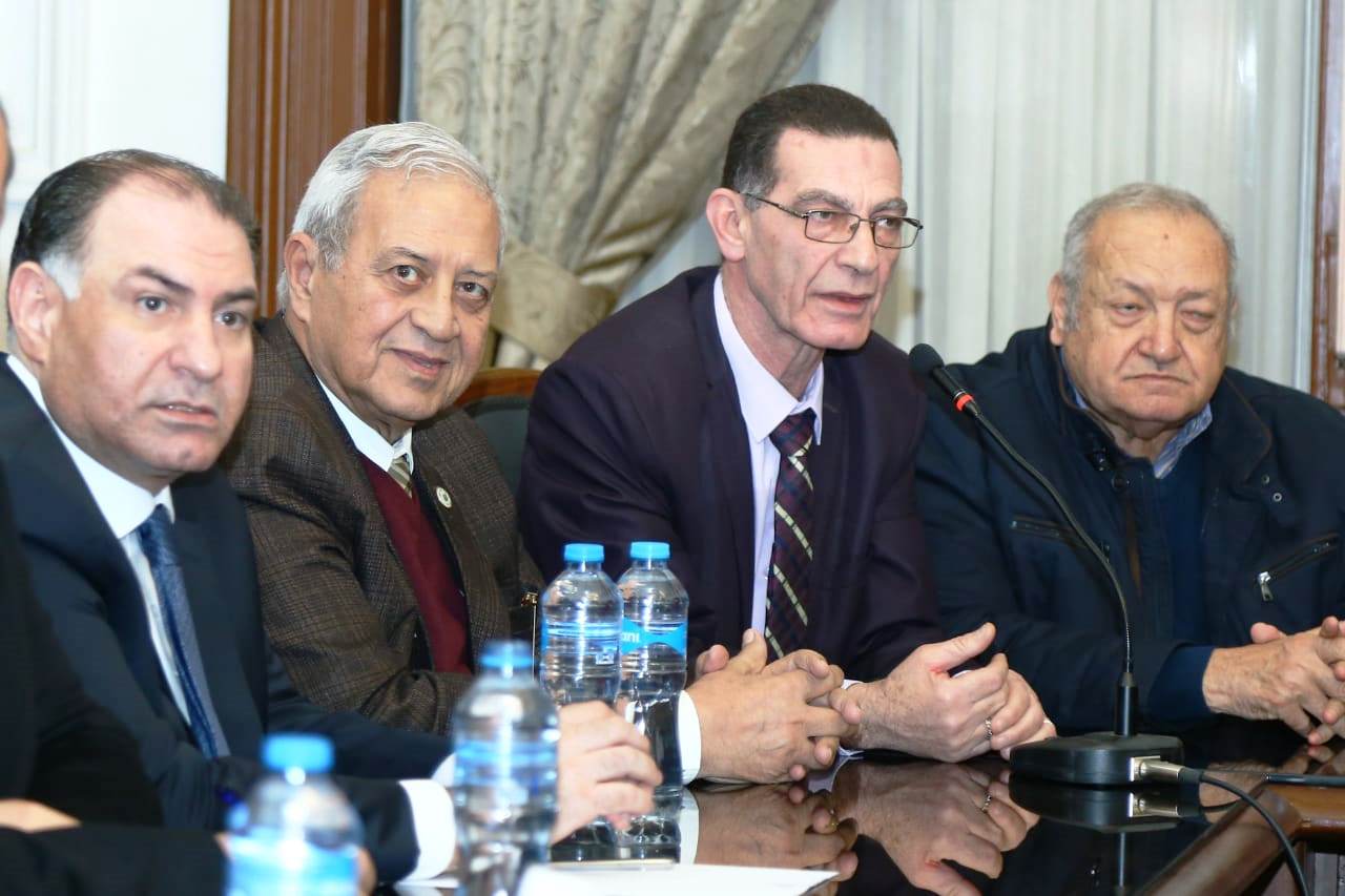 قيادات حزب الوفد تكرم جامعة مصر للعلوم والتكنولوجيا (1)