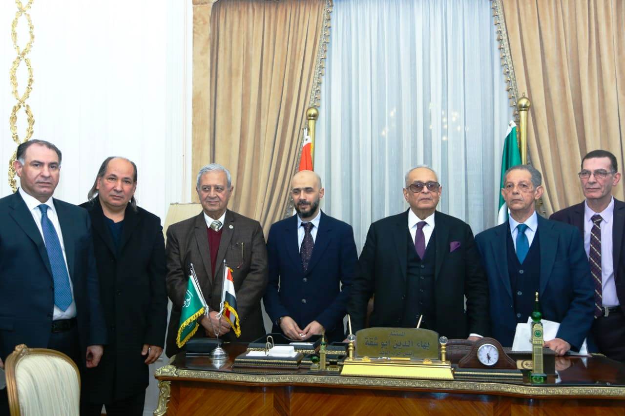 قيادات حزب الوفد تكرم جامعة مصر للعلوم والتكنولوجيا (11)