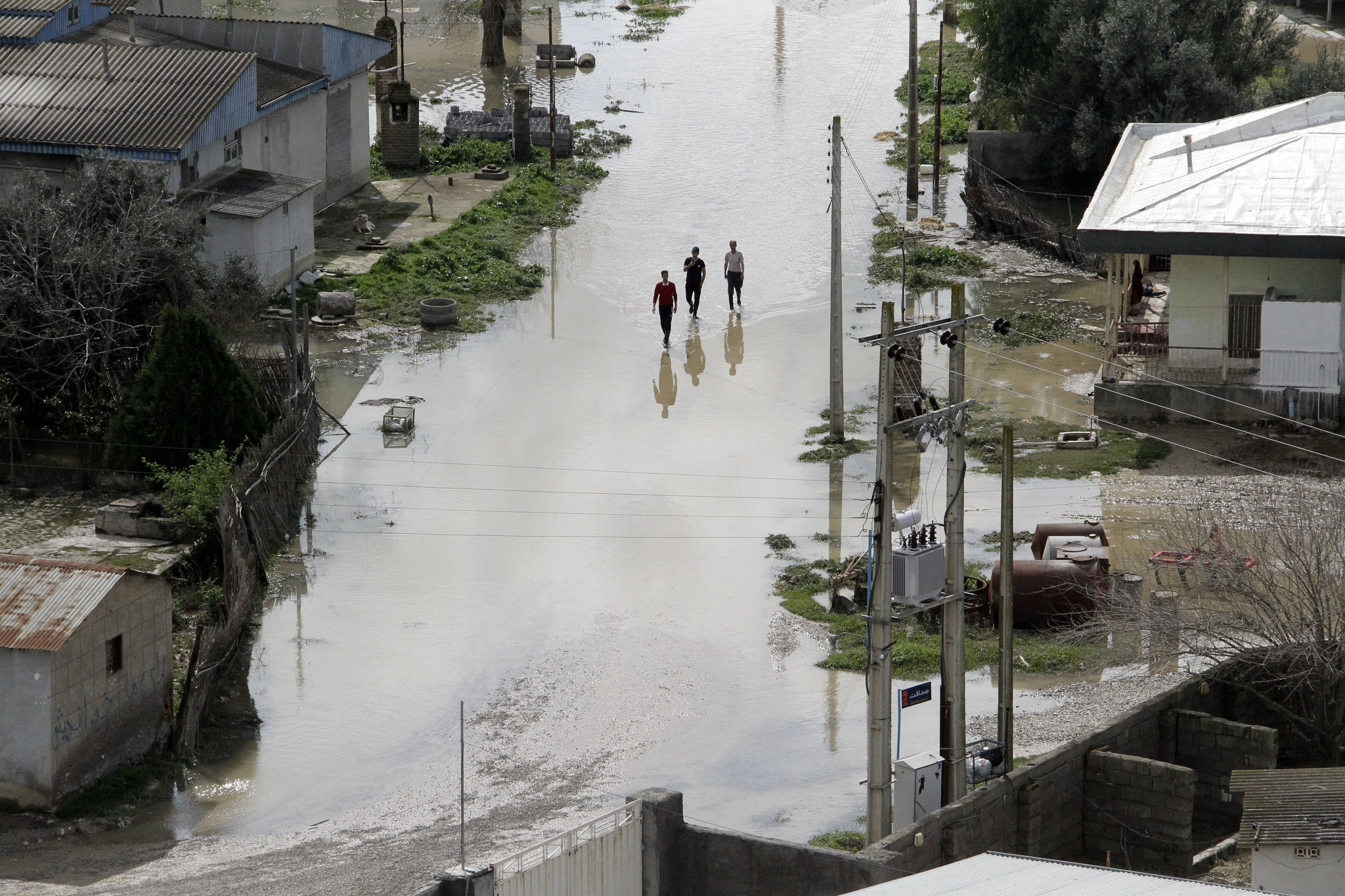 766646-الشوارع-تتعرض-للغرق-بسبب-قوة-الفيضانات