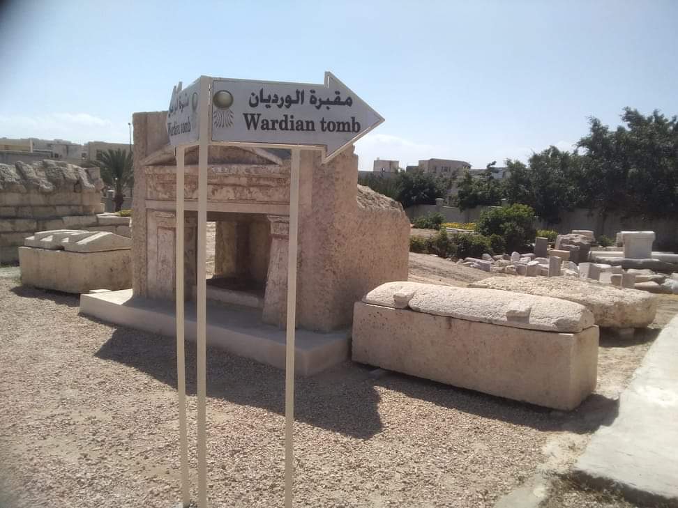 وزير الأثار يفتتح اعمال ترميم مقبرة الورديان (5)