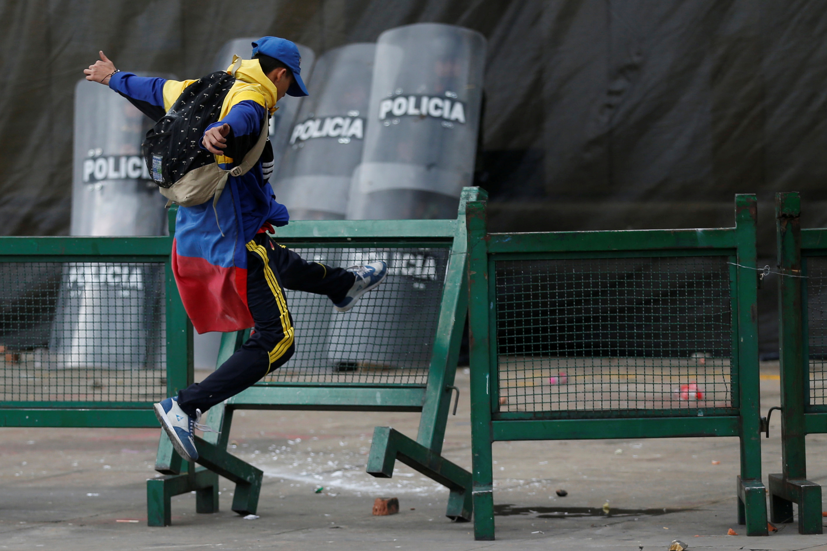 1275206-جانب-من-الاحتجاجات-والعنف-فى-كولومبيا-(4)