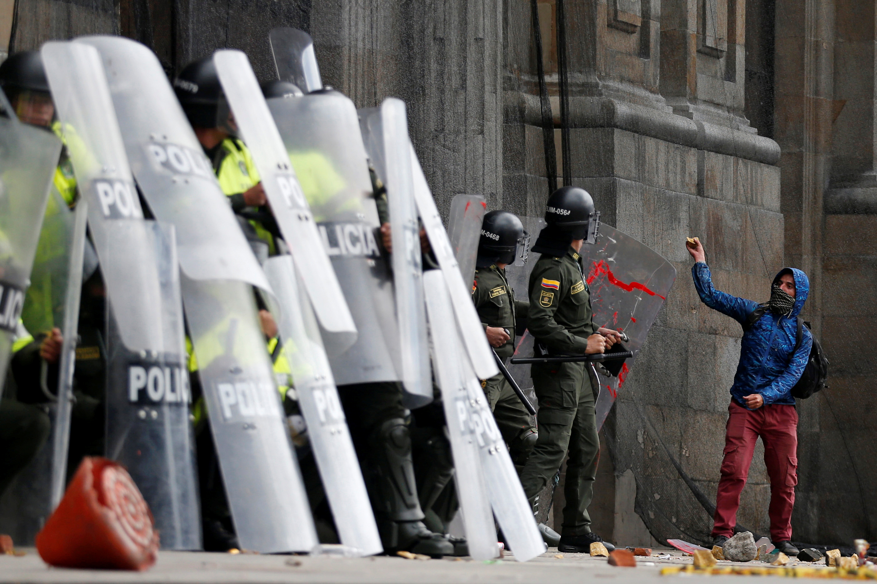1542469-جانب-من-الاحتجاجات-والعنف-فى-كولومبيا-(5)