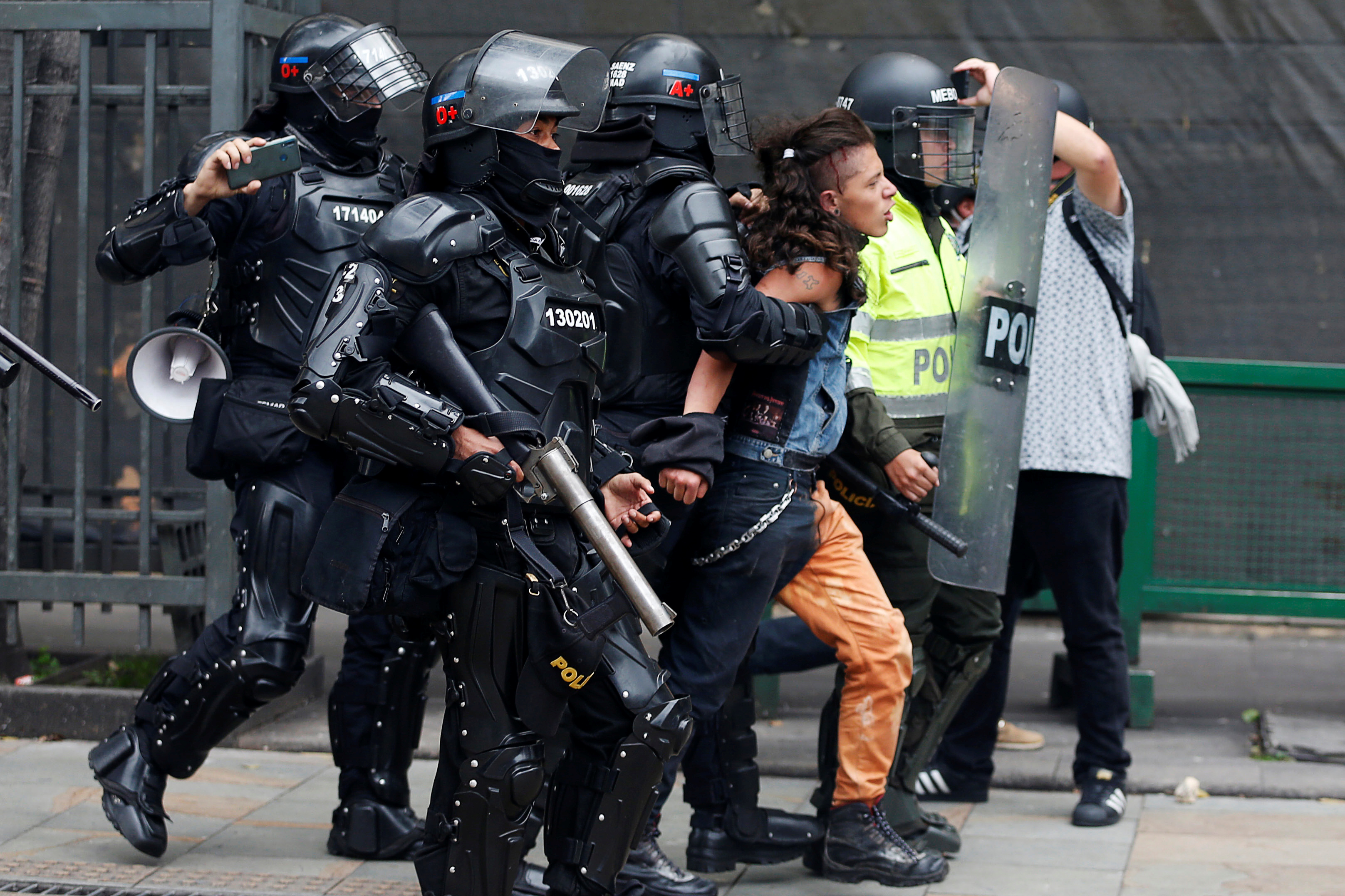 1859886-جانب-من-الاحتجاجات-والعنف-فى-كولومبيا-(7)