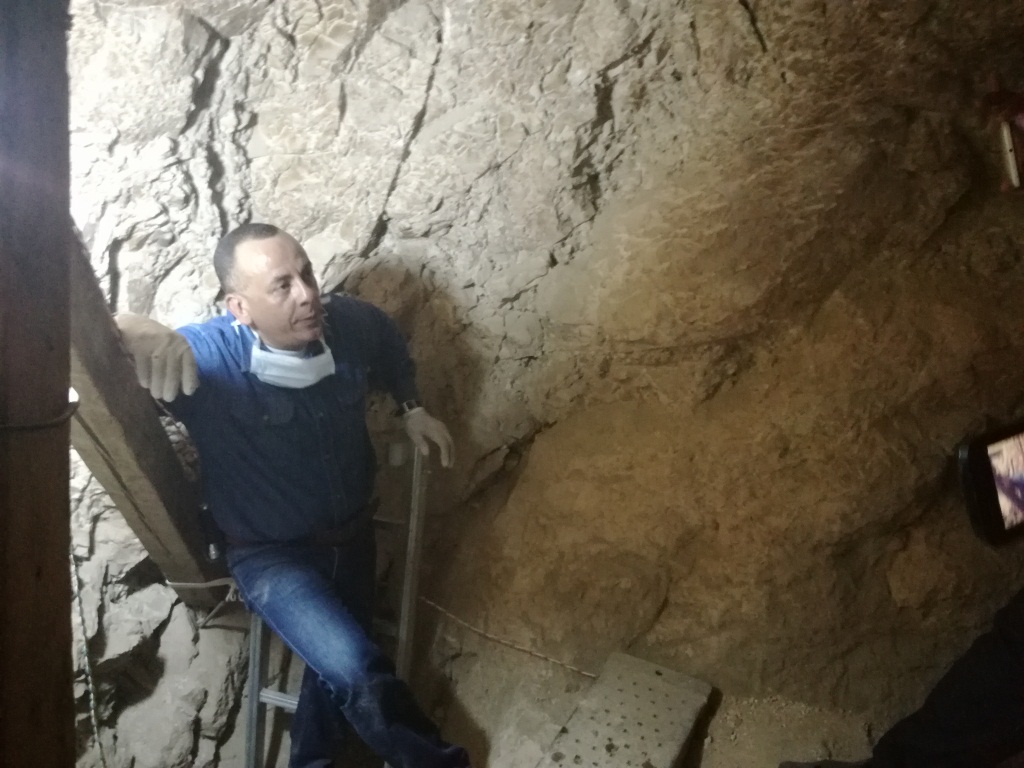 وزارة الآثار تنجح في كشف كنوز تاريخية بمقابر ذراع أبو النجا بجبل القرنة (18)