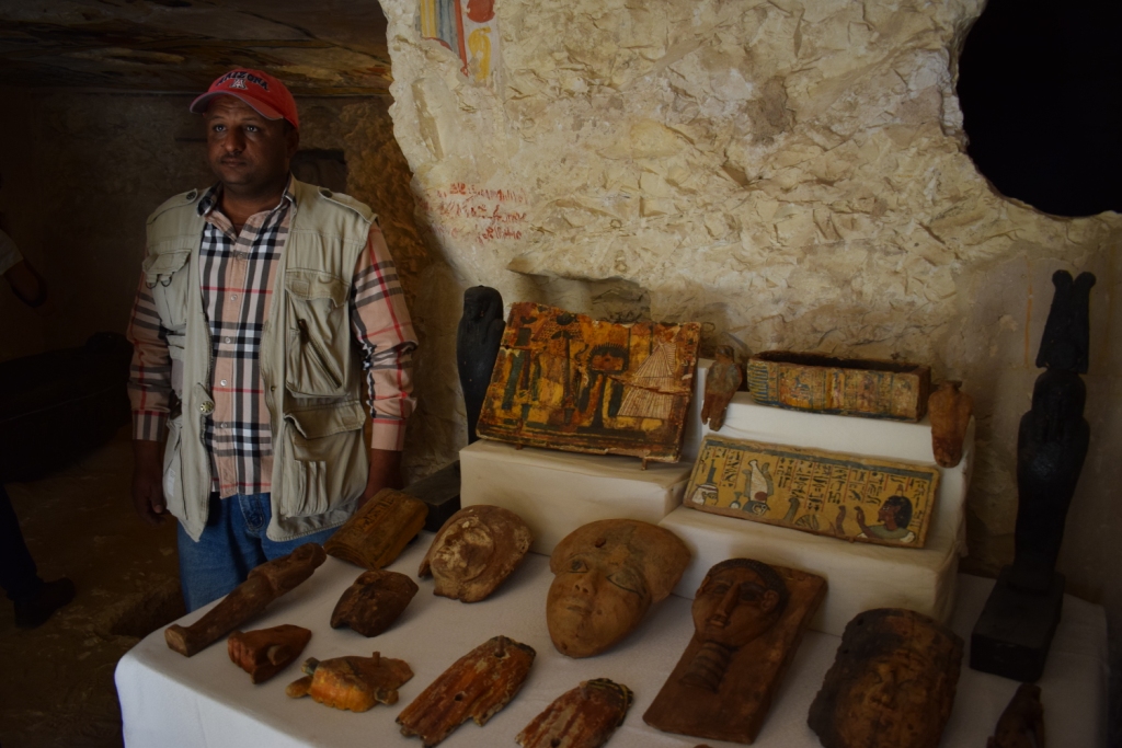 وزارة الآثار تنجح في كشف كنوز تاريخية بمقابر ذراع أبو النجا بجبل القرنة (16)