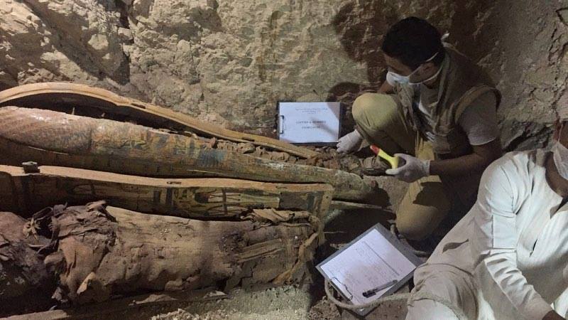 وزارة الآثار تنجح في كشف كنوز تاريخية بمقابر ذراع أبو النجا بجبل القرنة (22)