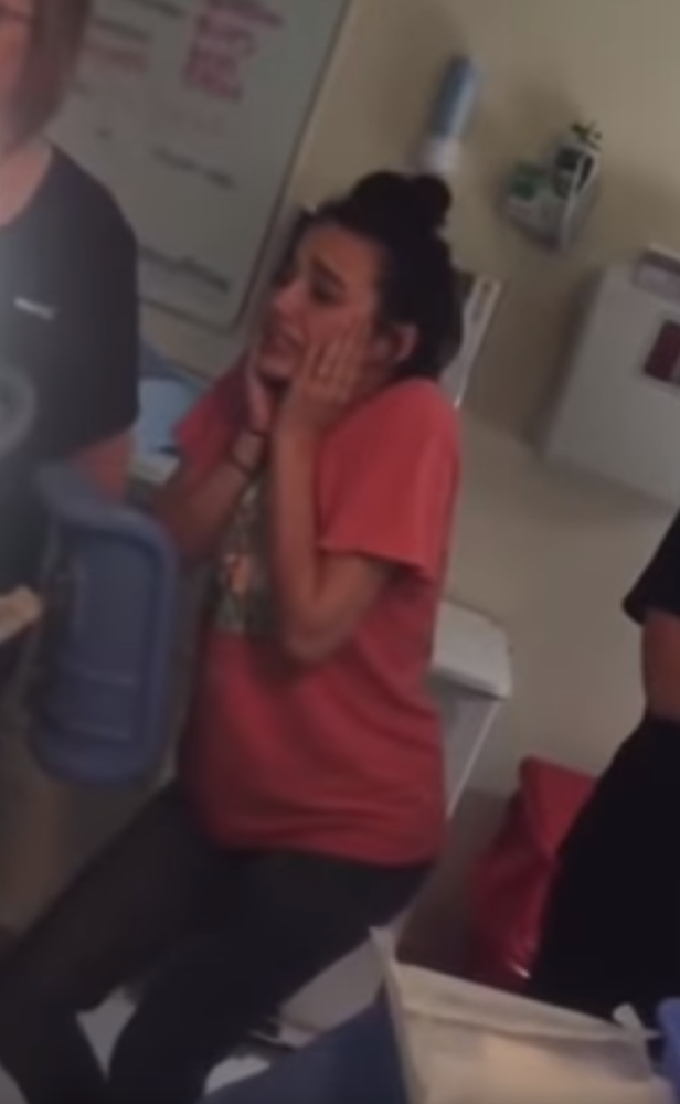 hilarious-viral-video-shows-15-year-old-freaking-tf-out-watching-sister-give-birth-616x1000