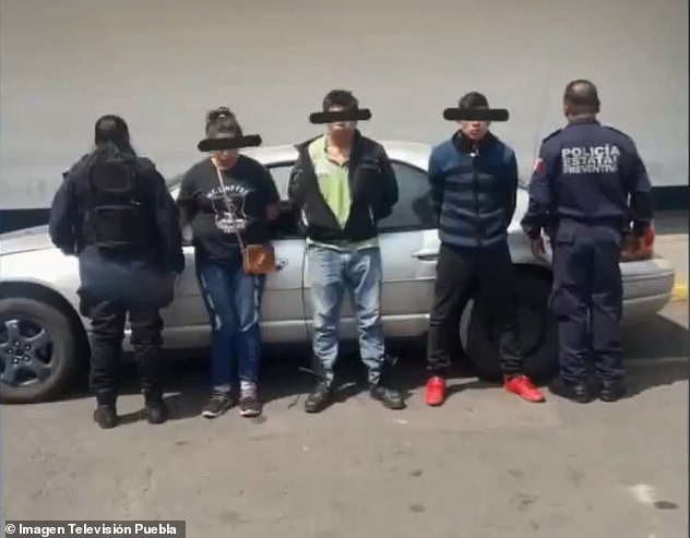14017268-7075049-The_State_Police_in_the_Puebla_arrested_Karla_second_from_left_a-a-1_1558975148560