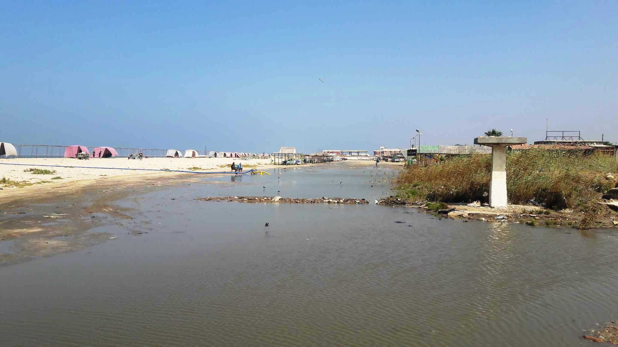 أضبط مخالفة  كارثة  مياه المجارى تصب فى شاطئ بورفؤاد ...  (10)