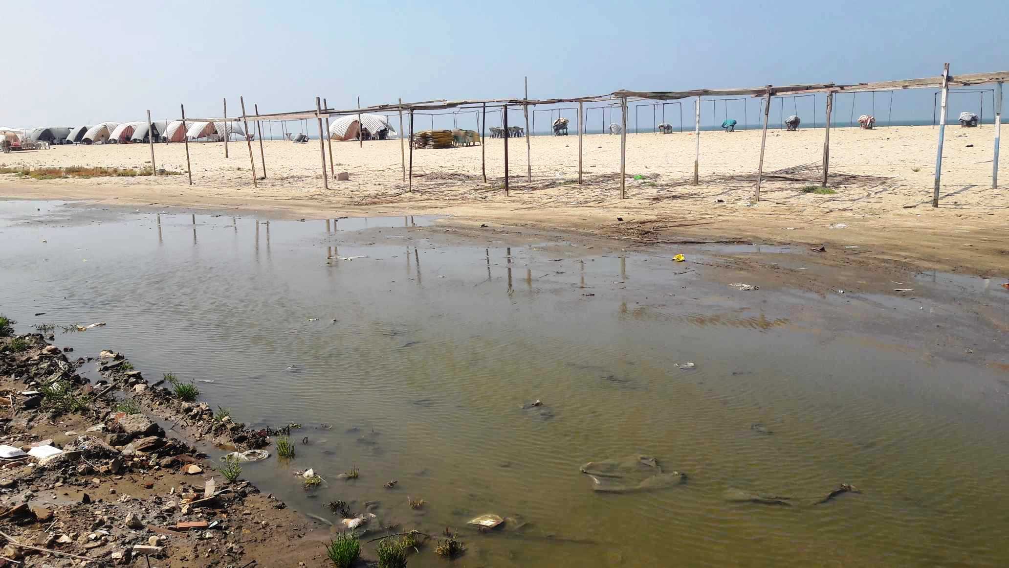 أضبط مخالفة  كارثة  مياه المجارى تصب فى شاطئ بورفؤاد ...  (8)