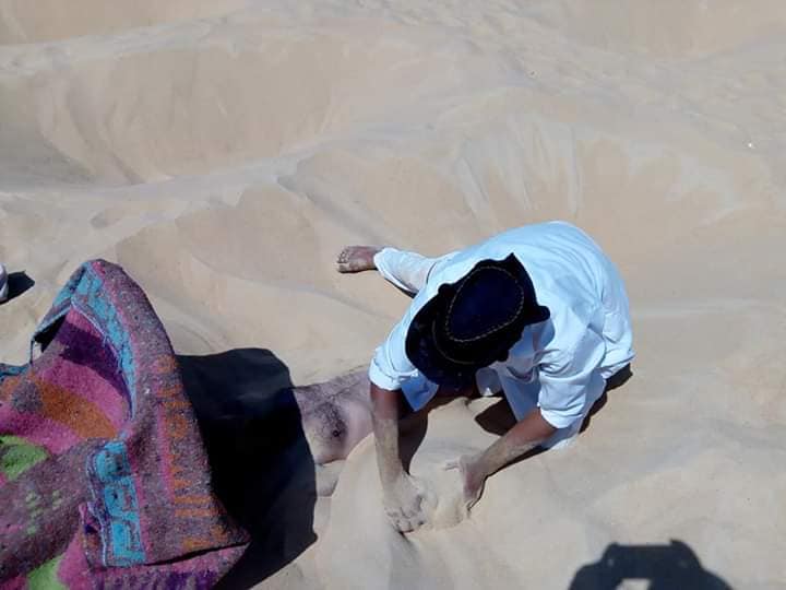 الدفن فى الرمال للاستشفاء من الأمراض