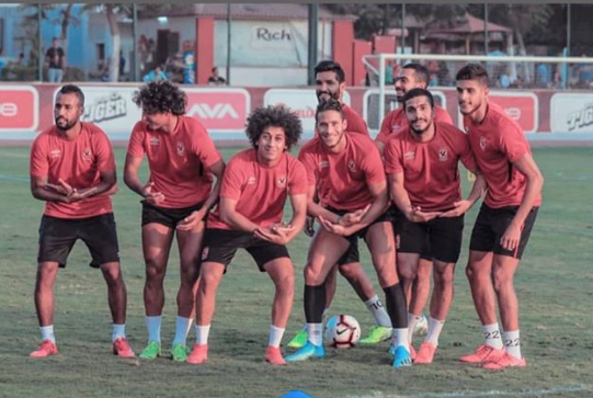 شاهد كيف احتفل لاعبو الأهلى بـ حياه حسين السيد صور