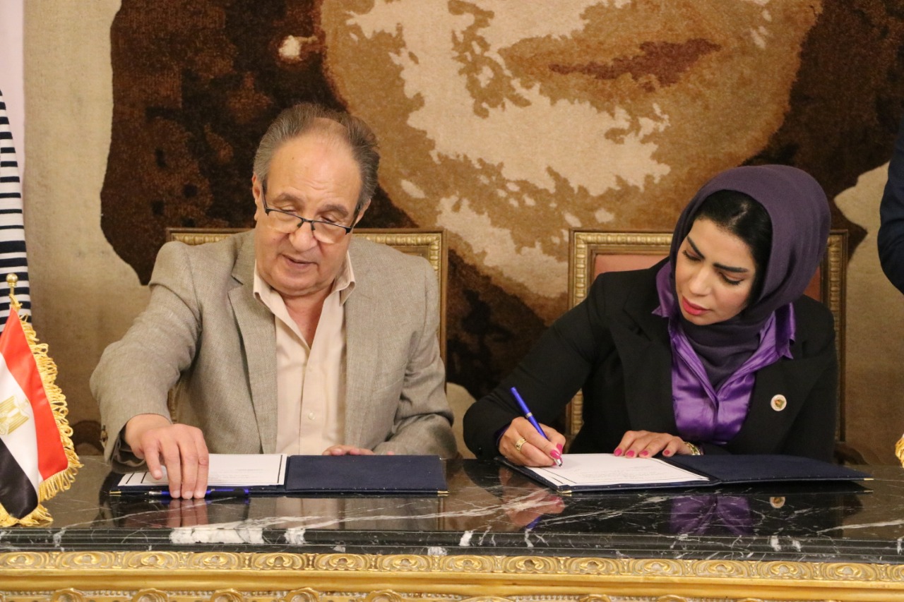 الدكتور محمد العزازي رئيس جامعة مصر للعلوم والدكتورة عليا عياد اللافي