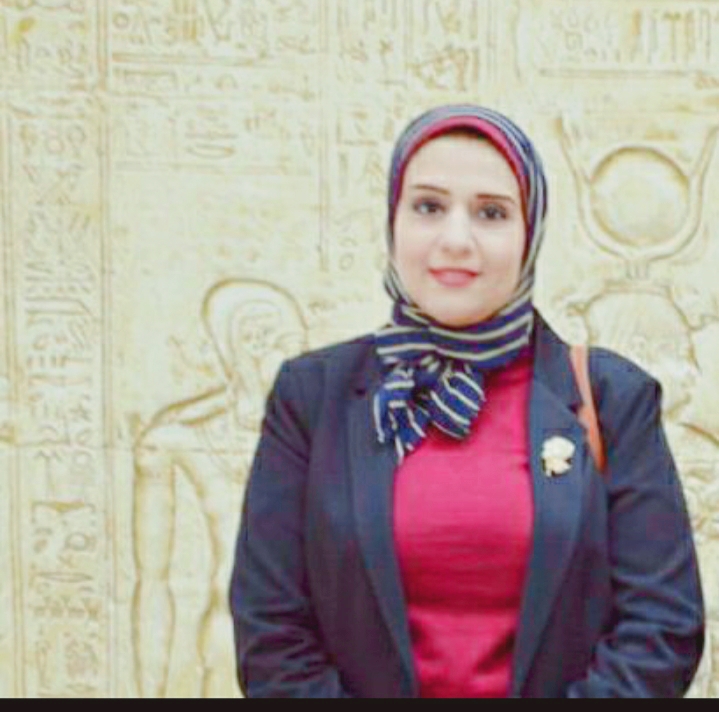 الدكتورة نجلاء محمود عواض عميد كلية اللغات والترجمة