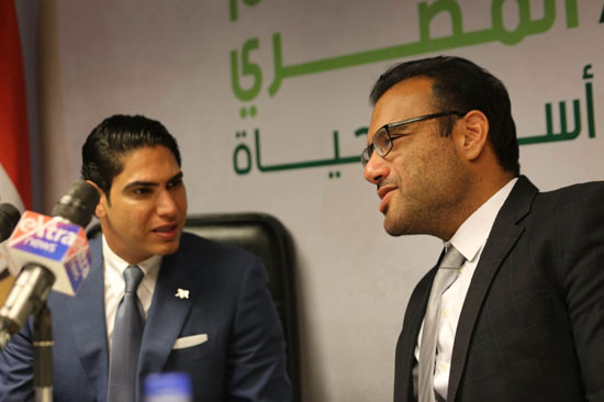 أحمد أبو هشيمة أثناء توقيع بروتوكول تعاون مع بنك الطعام المصرى (1)