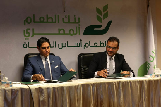 أحمد أبو هشيمة أثناء توقيع بروتوكول تعاون مع بنك الطعام المصرى (8)
