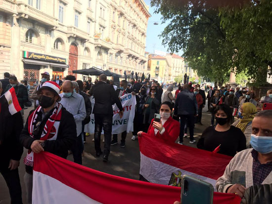 الجالية المصرية فى إيطاليا تنظم وقفة لدعم مصر فى قضية سد النهضة (9)