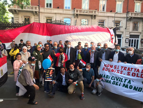 الجالية المصرية فى إيطاليا تنظم وقفة لدعم مصر فى قضية سد النهضة (13)