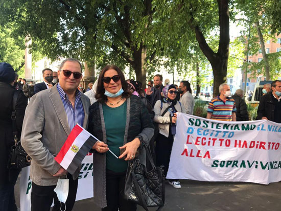 الجالية المصرية فى إيطاليا تنظم وقفة لدعم مصر فى قضية سد النهضة (18)