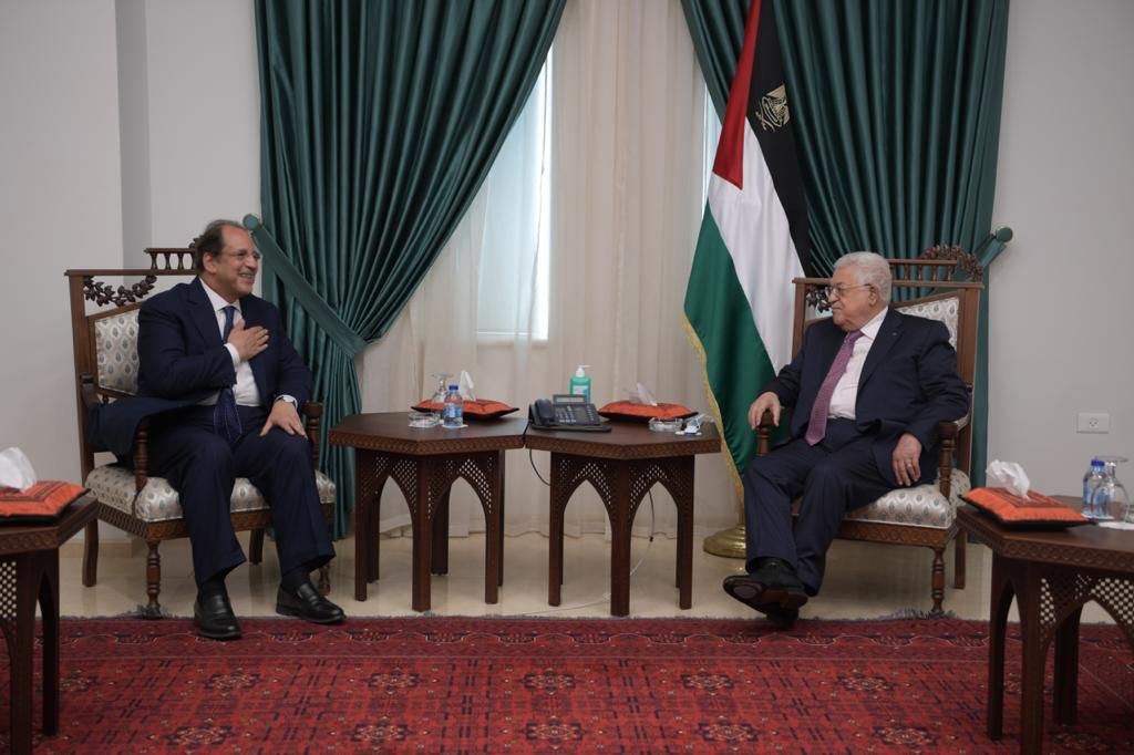 الرئيس الفلسطيني أبو مازن والوزير عباس كامل (2)