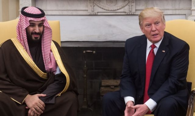 ترامب مع ولي العهد السعودي في لقاء سابق بالبيت الأبيض - أرشيفية
