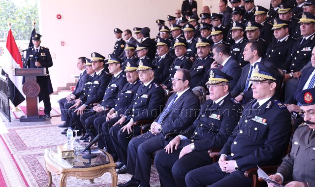 وزير الداخلية يشهد الاحتفال بيوم المجند