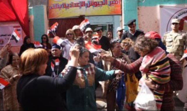 سيدات المعصرة يرقصون على انغام ابو الرجولة