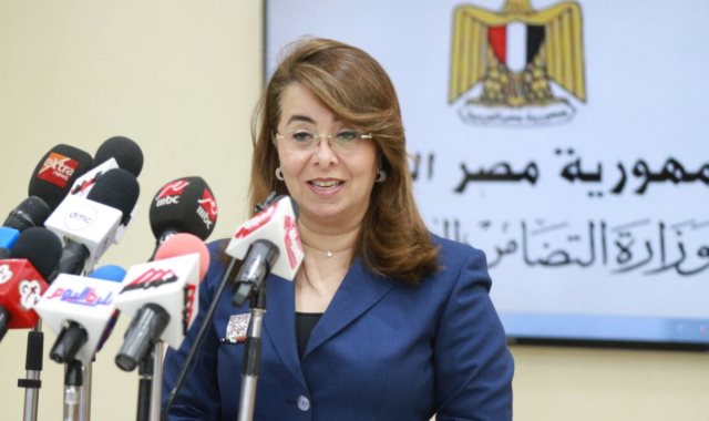 غادة والي وزيرة التضامن الاجتماعي تطلق مشروع اثنين كفاية